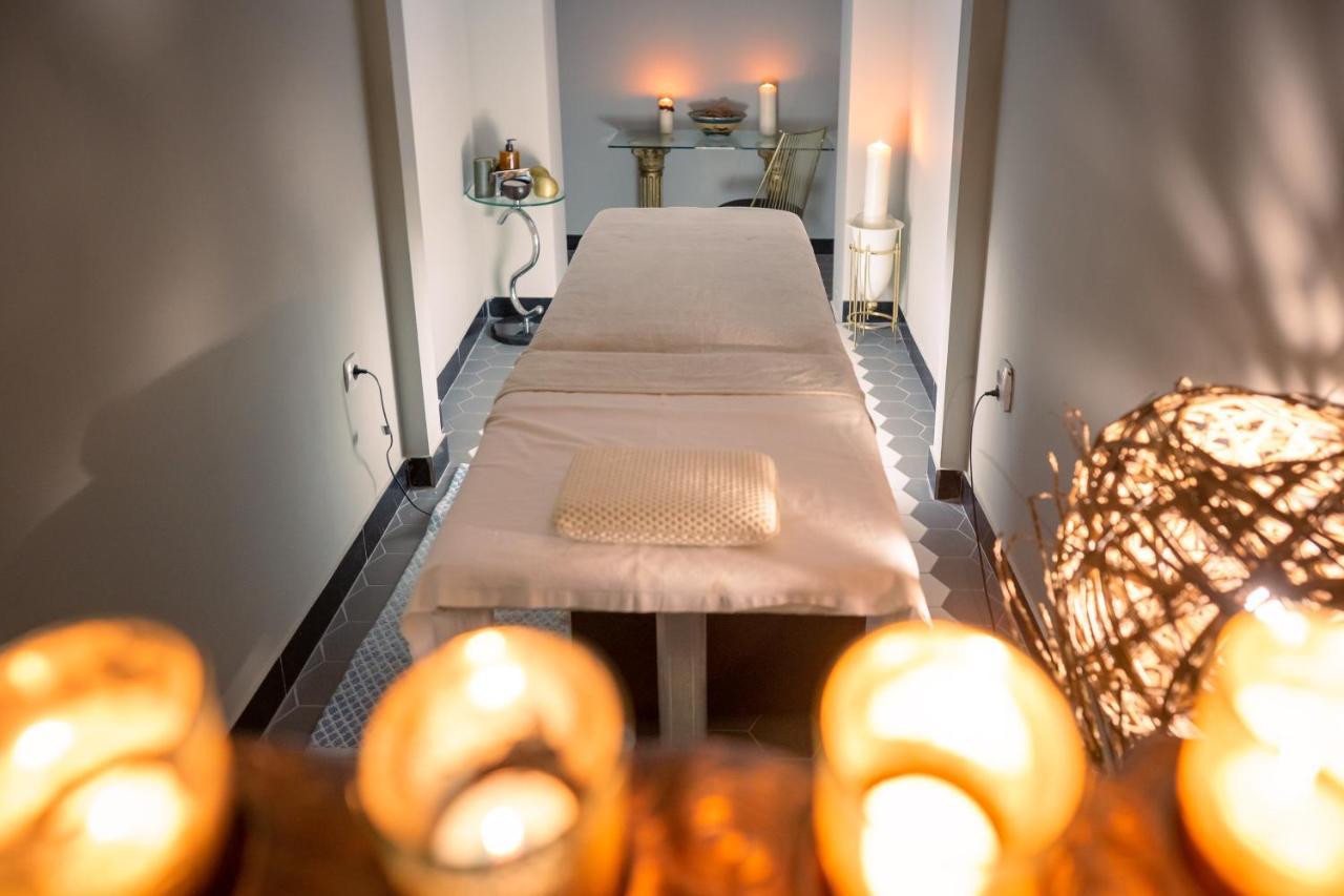 Hotel Bats Петріч Екстер'єр фото