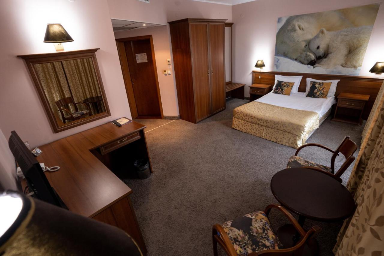 Hotel Bats Петріч Екстер'єр фото