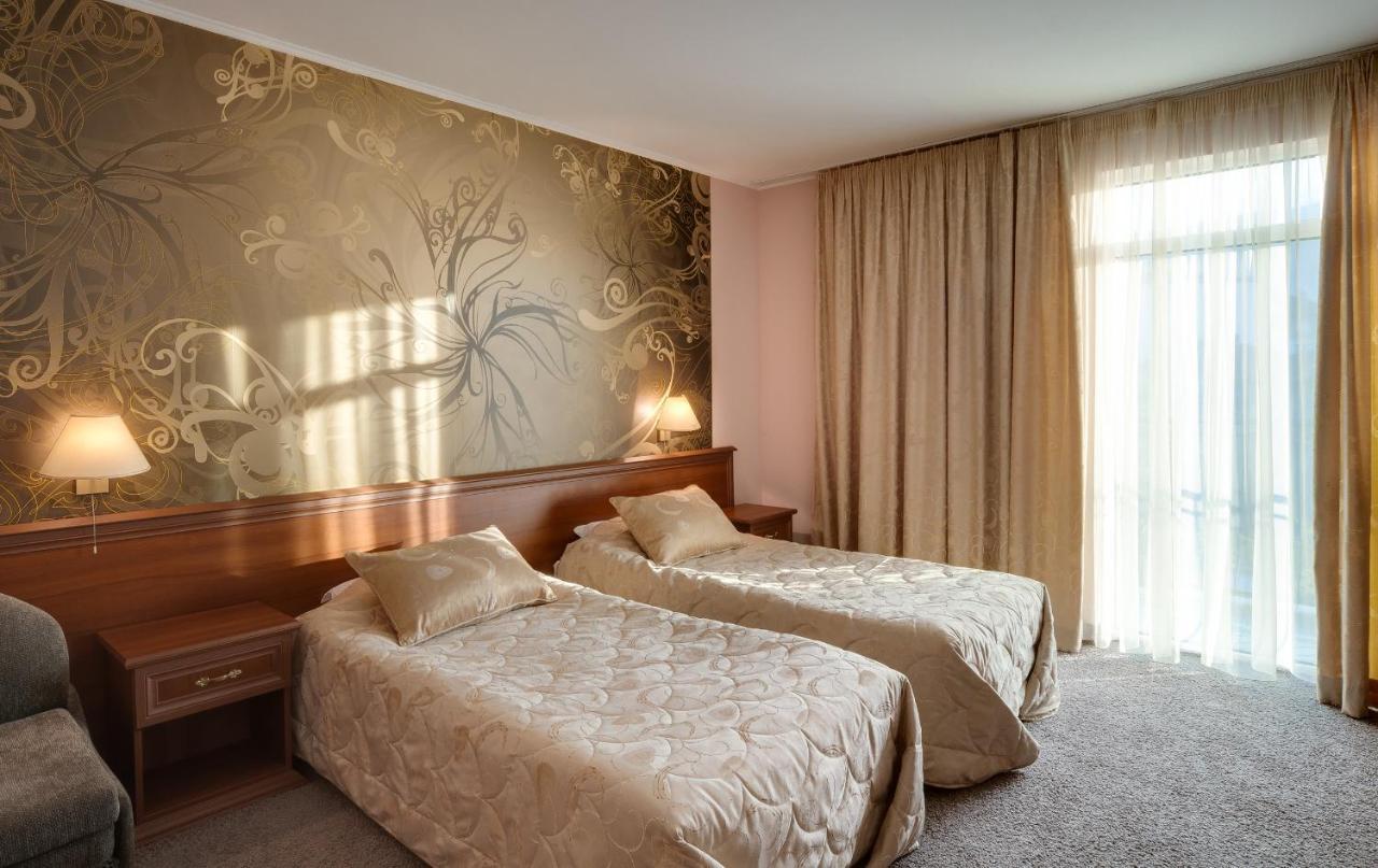 Hotel Bats Петріч Екстер'єр фото