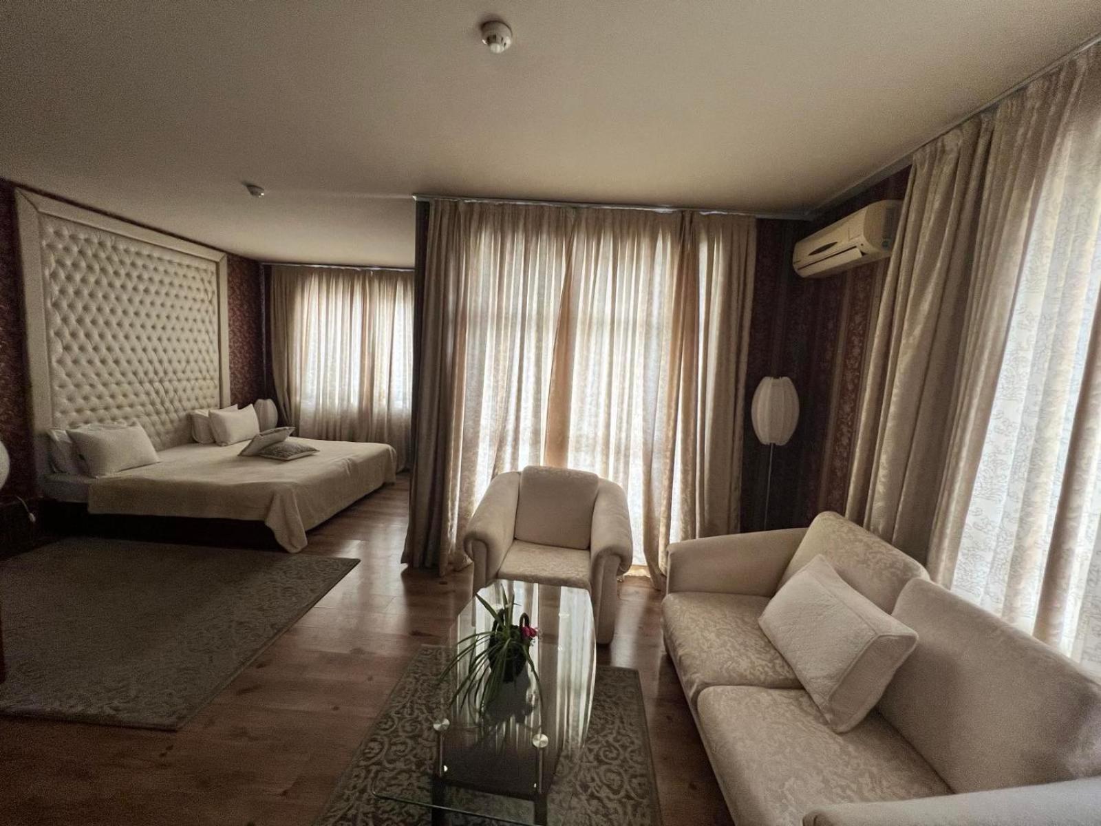 Hotel Bats Петріч Екстер'єр фото