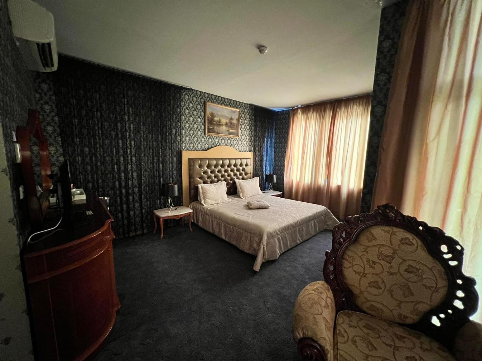 Hotel Bats Петріч Екстер'єр фото