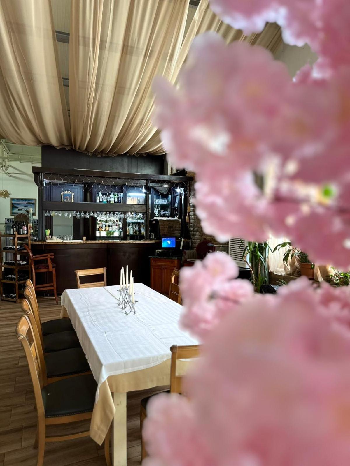 Hotel Bats Петріч Екстер'єр фото